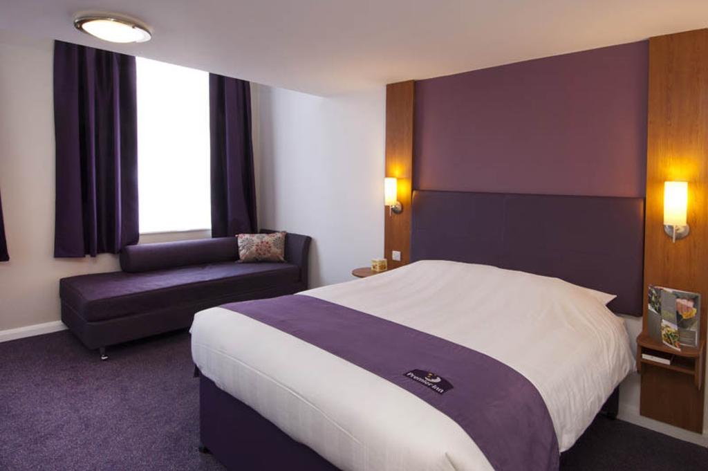 Premier Inn London Croydon South - A212 Room photo