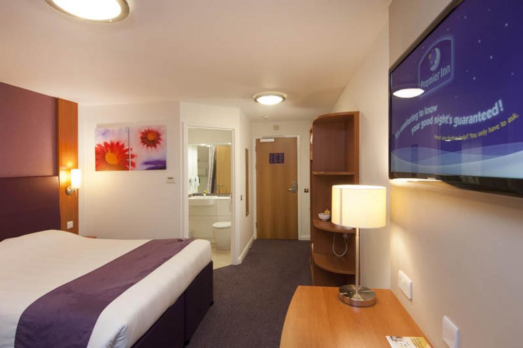 Premier Inn London Croydon South - A212 Exterior photo