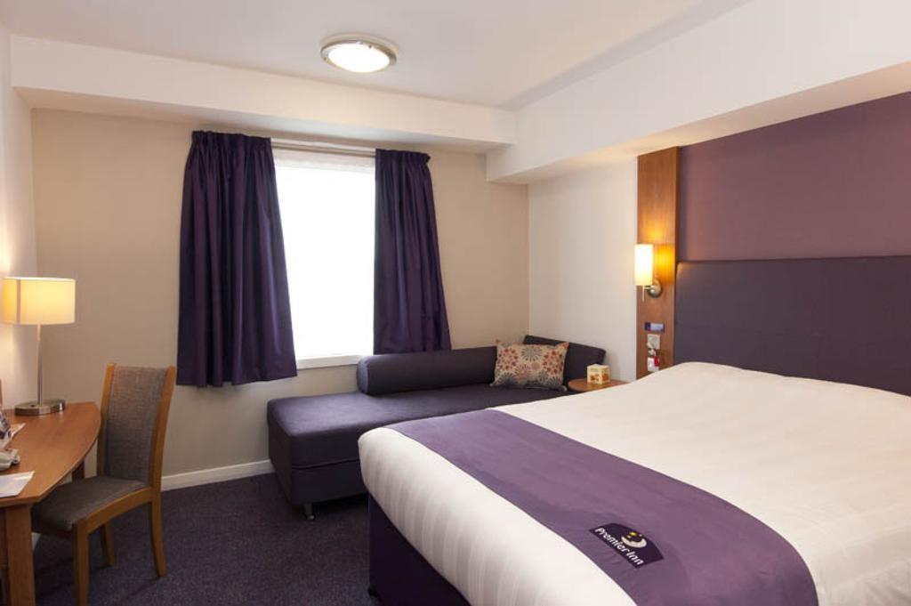 Premier Inn London Croydon South - A212 Room photo