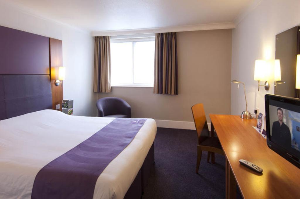 Premier Inn London Croydon South - A212 Room photo